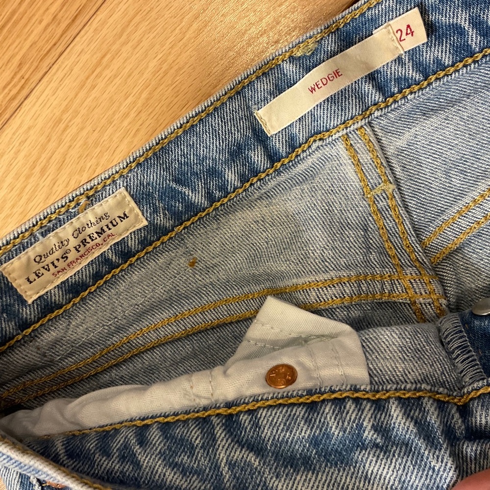 Levi’s Premium Wedgie Jeans - Picture 6 of 7